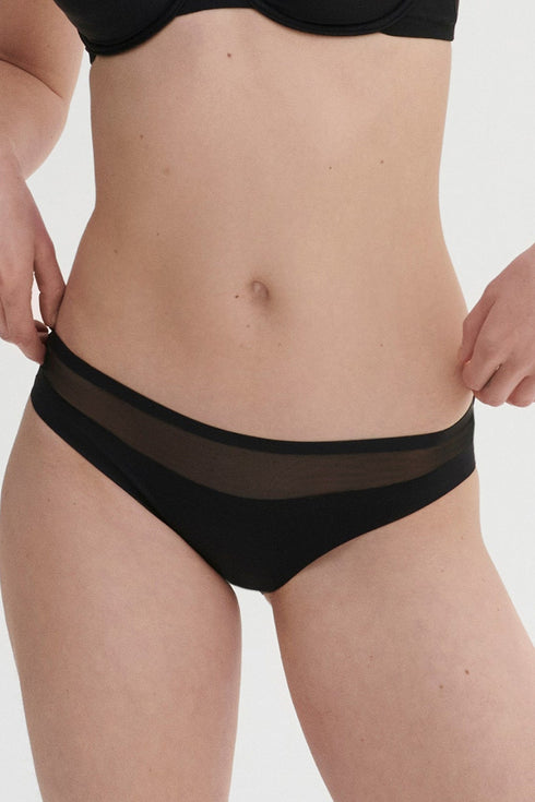 Slip Schwarz ESSENTIEL SIMONE PÉRÈLE