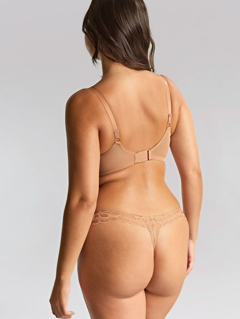 Panache Allure Thong – Spitzen-String (Honey/Nude)