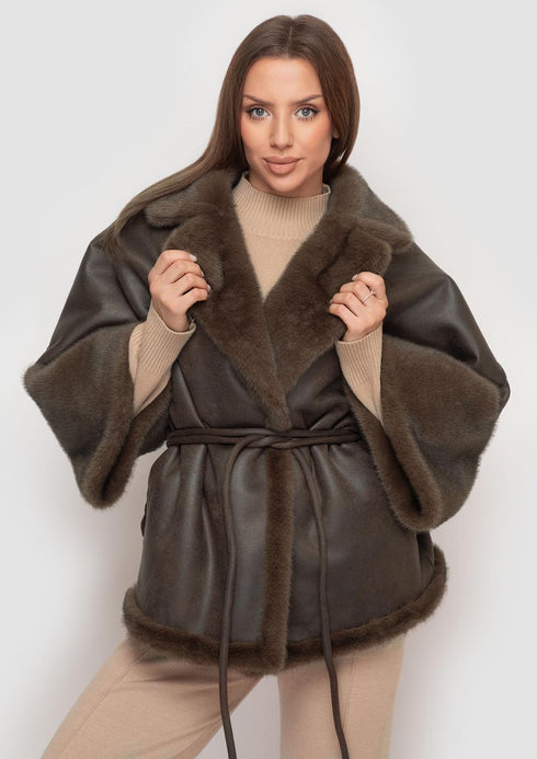 Eleganter, beidseitig tragbarer Lammfellmantel